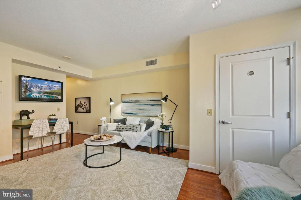 555 MASSACHUSETTS AVENUE NW Unit: 414