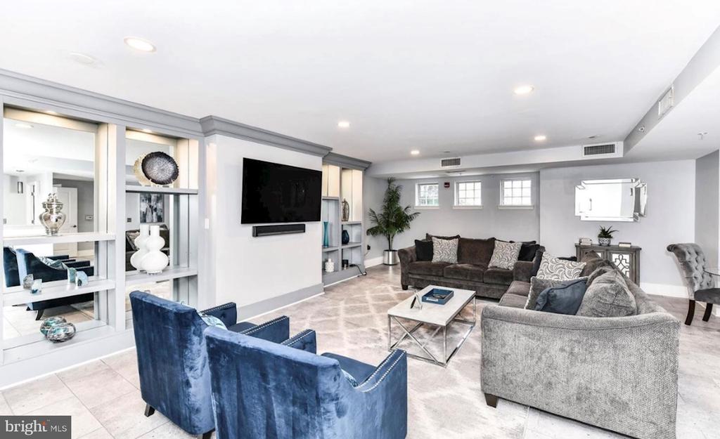 555 MASSACHUSETTS AVENUE NW Unit: 414