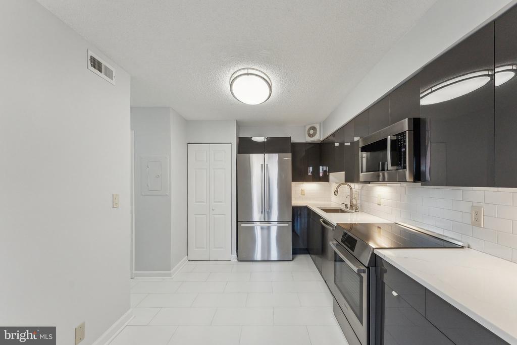1077 30TH STREET NW Unit: 705