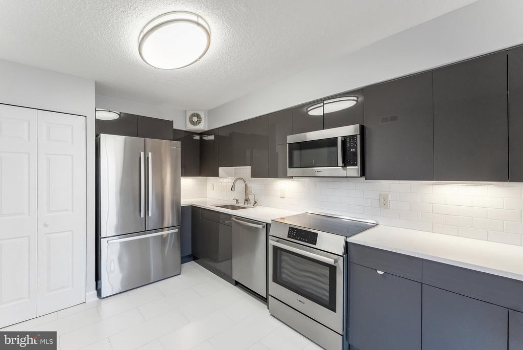 1077 30TH STREET NW Unit: 705