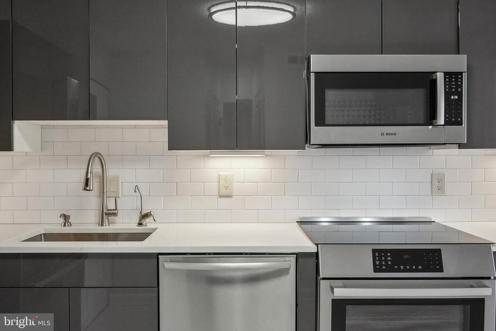1077 30TH STREET NW Unit: 705