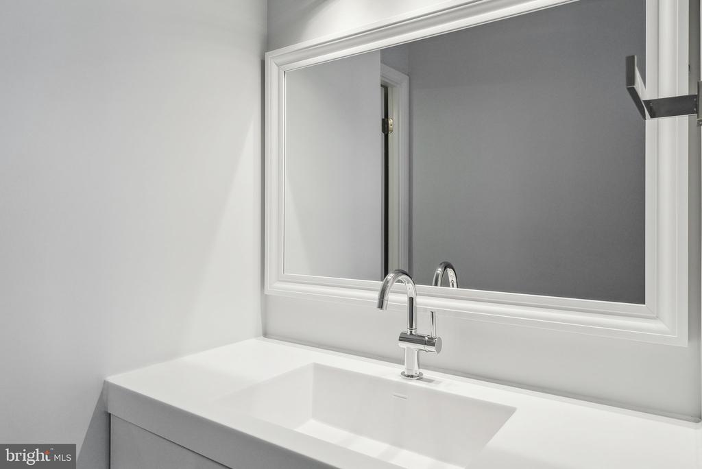 1077 30TH STREET NW Unit: 705