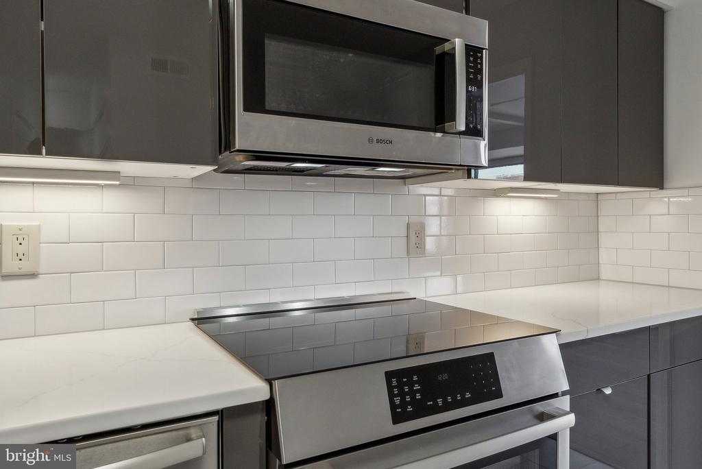 1077 30TH STREET NW Unit: 705