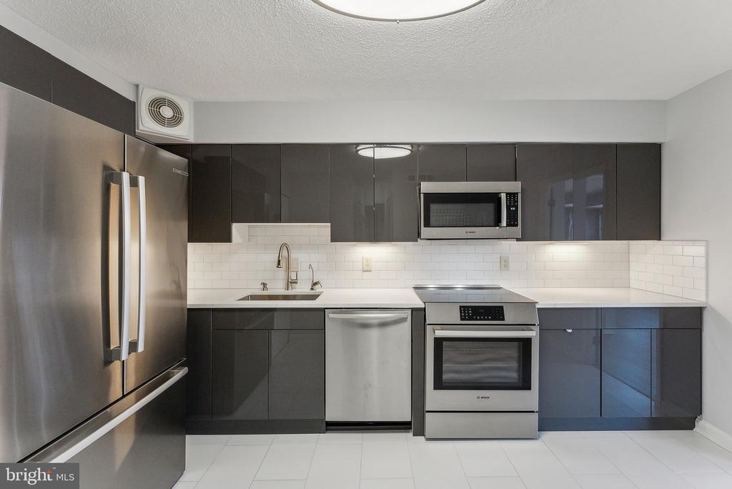 1077 30TH STREET NW Unit: 705