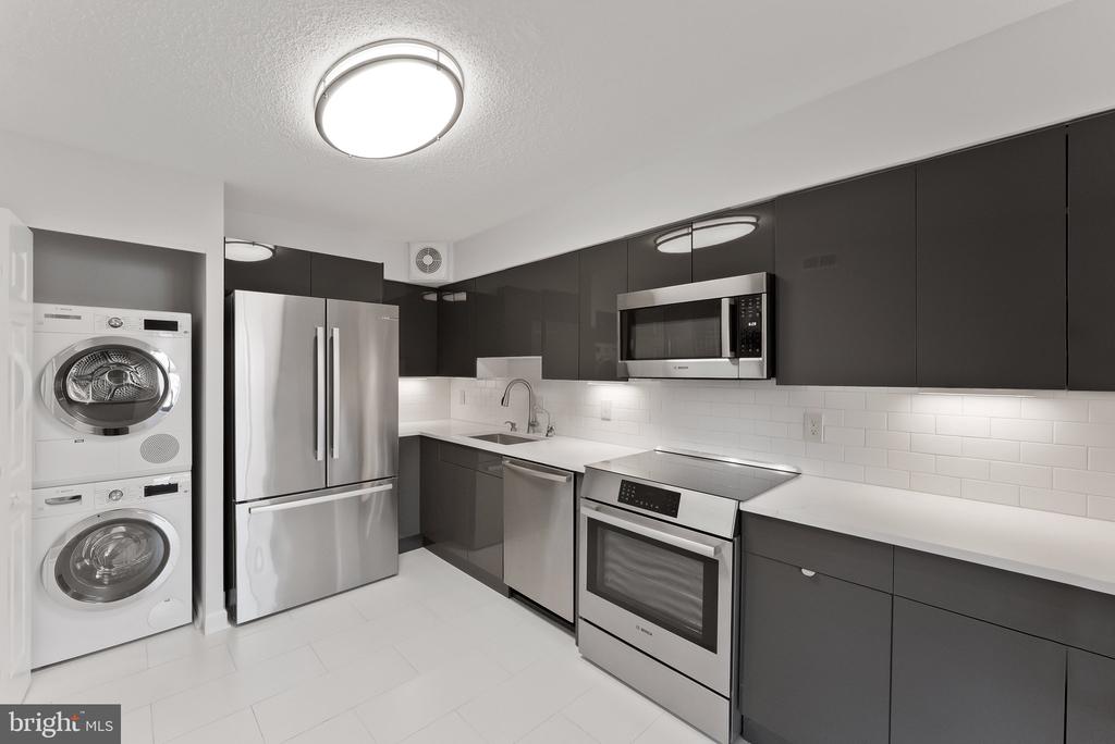 1077 30TH STREET NW Unit: 705