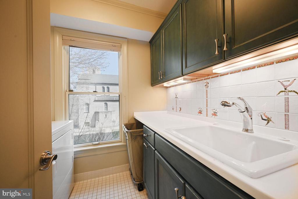 1353 EAST CAPITOL STREET SE