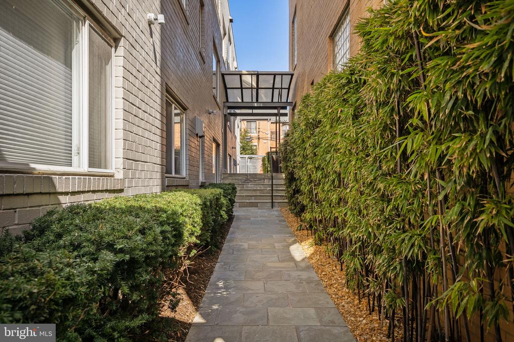 1439 CHAPIN STREET NW Unit: 102