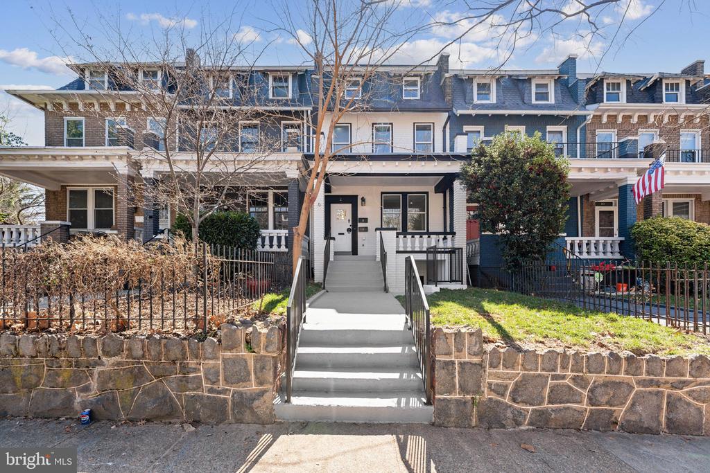 6 ADAMS STREET NW Unit: 1