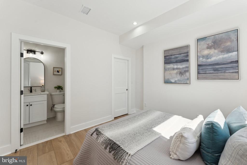 6 ADAMS STREET NW Unit: 1