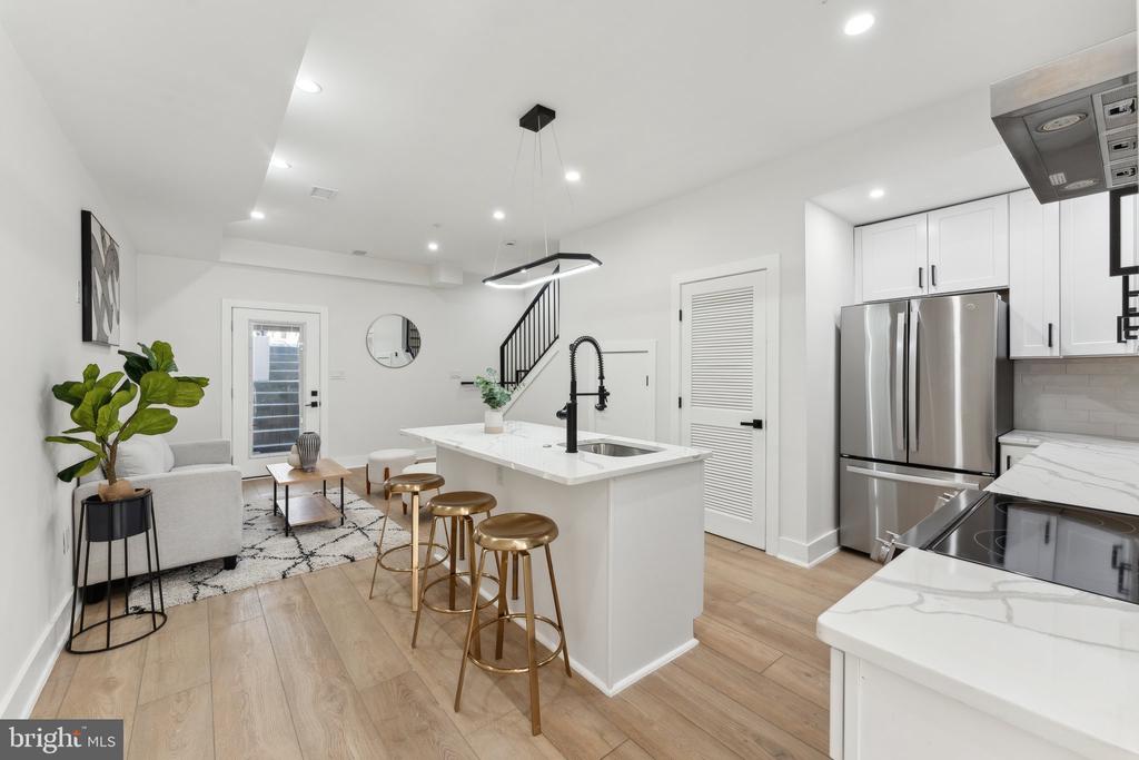 6 ADAMS STREET NW Unit: 1