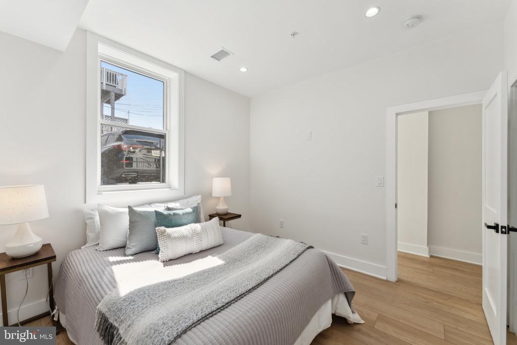 6 ADAMS STREET NW Unit: 1