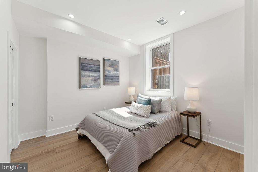 6 ADAMS STREET NW Unit: 1
