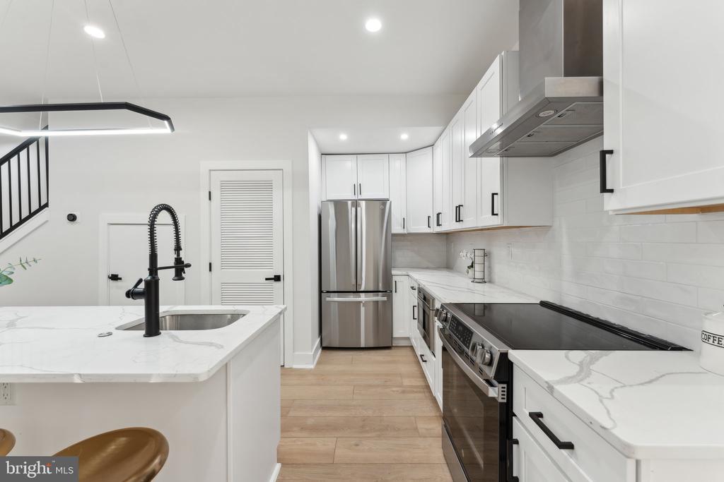 6 ADAMS STREET NW Unit: 1