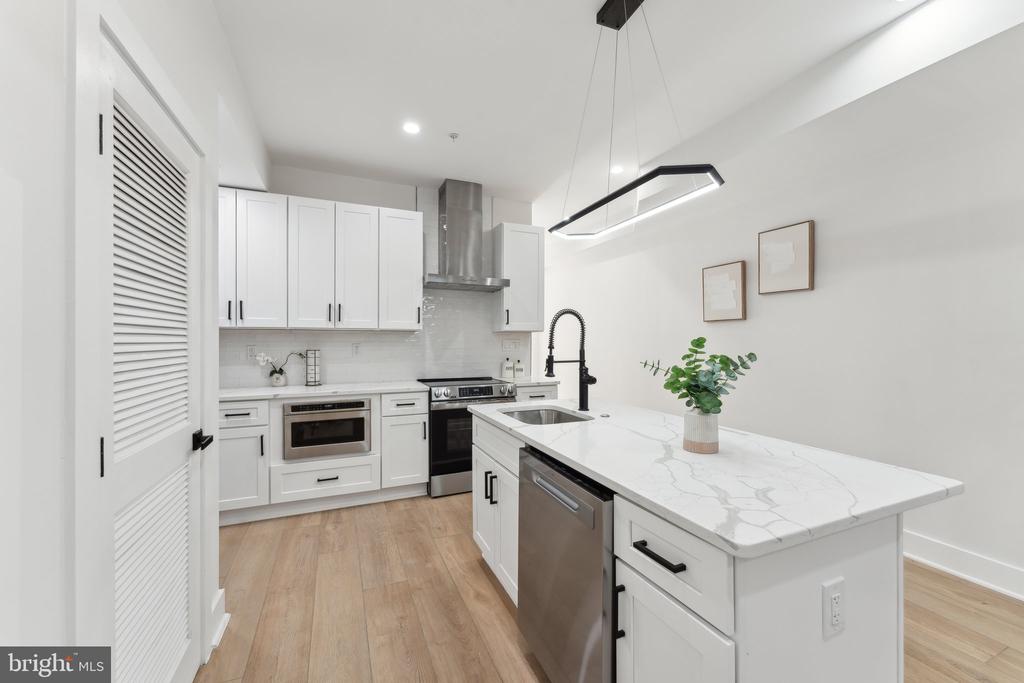 6 ADAMS STREET NW Unit: 1