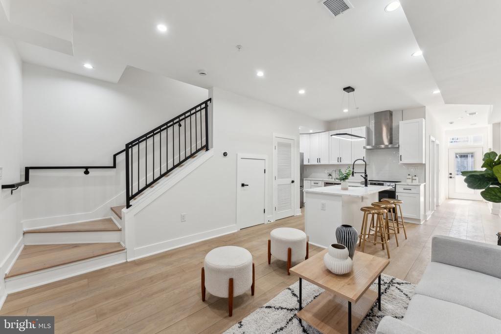 6 ADAMS STREET NW Unit: 1