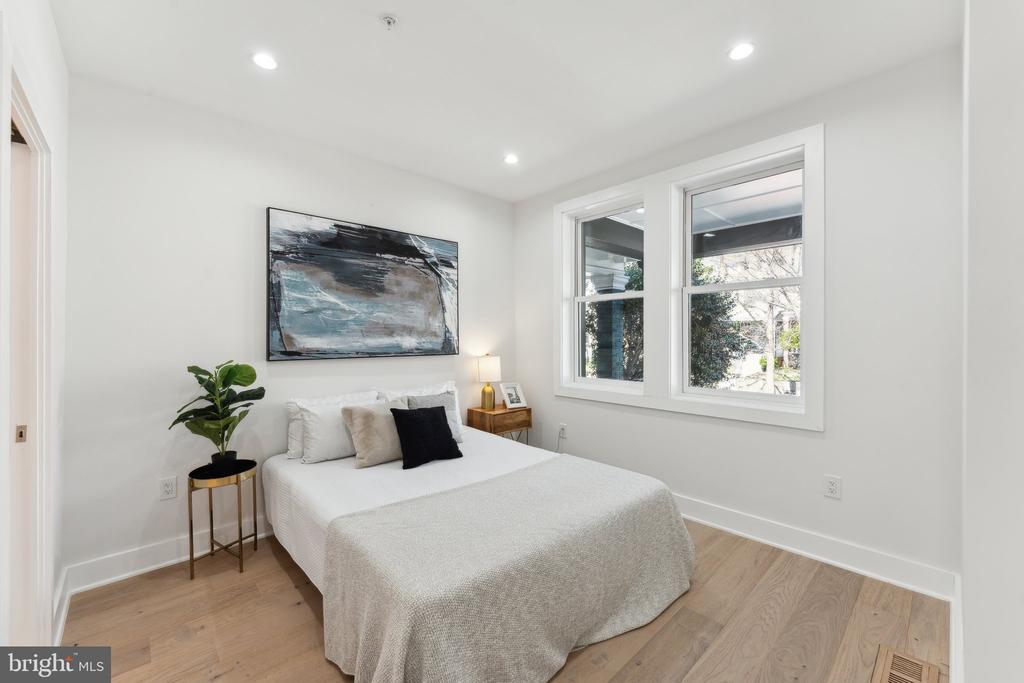 6 ADAMS STREET NW Unit: 1