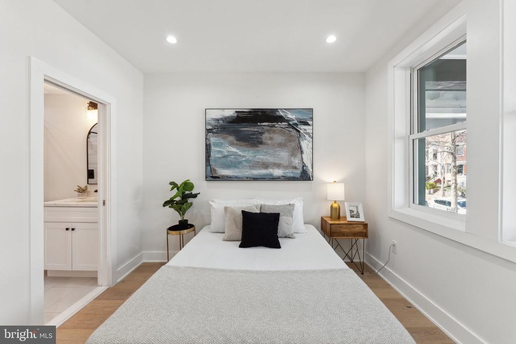 6 ADAMS STREET NW Unit: 1
