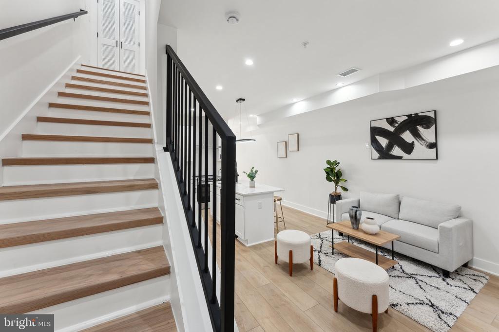 6 ADAMS STREET NW Unit: 1