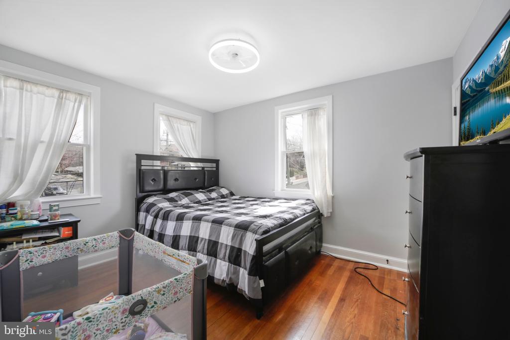 400 DIVISION AVENUE NE