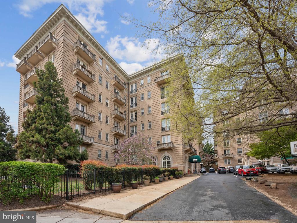 3420 16TH STREET NW Unit: 304