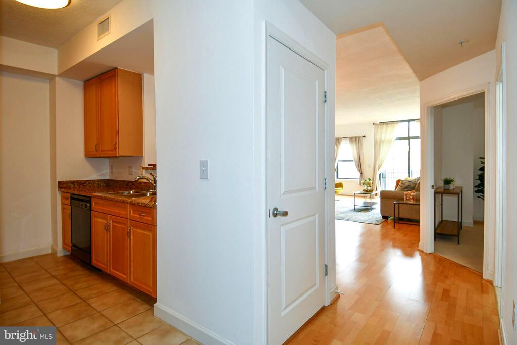 1111 25TH STREET NW Unit: 619