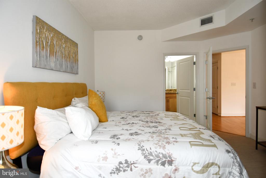 1111 25TH STREET NW Unit: 619