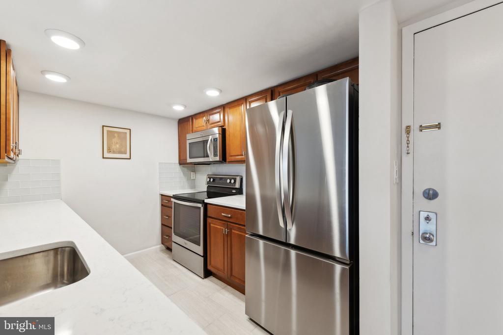 1700 17TH STREET NW Unit: 403