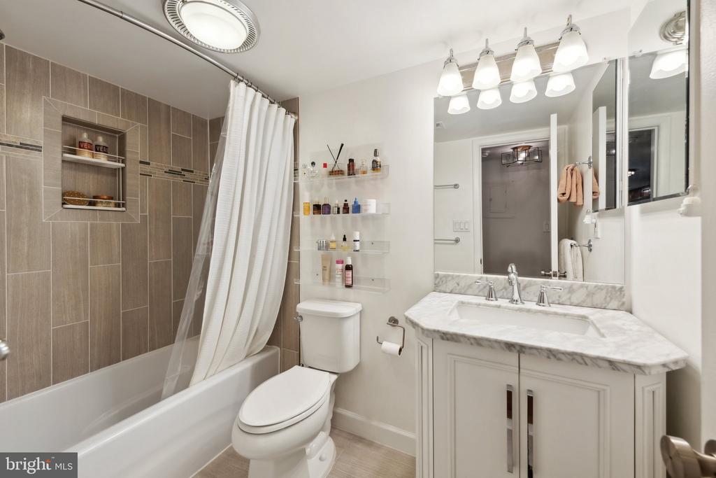 1700 17TH STREET NW Unit: 403