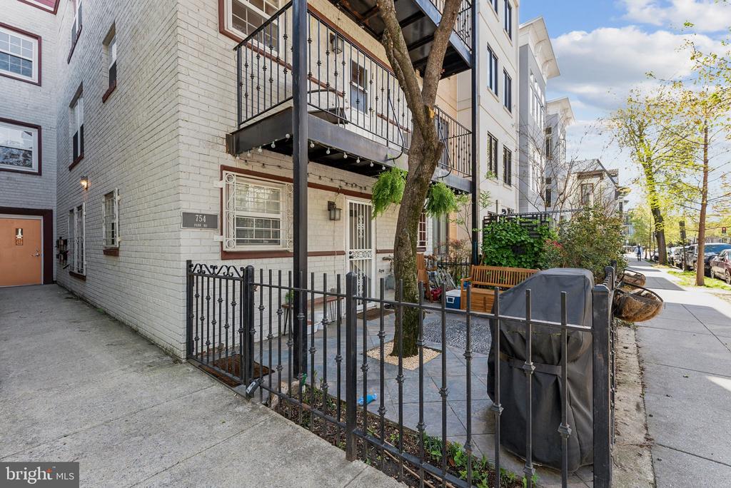 754 PARK ROAD NW Unit: 3