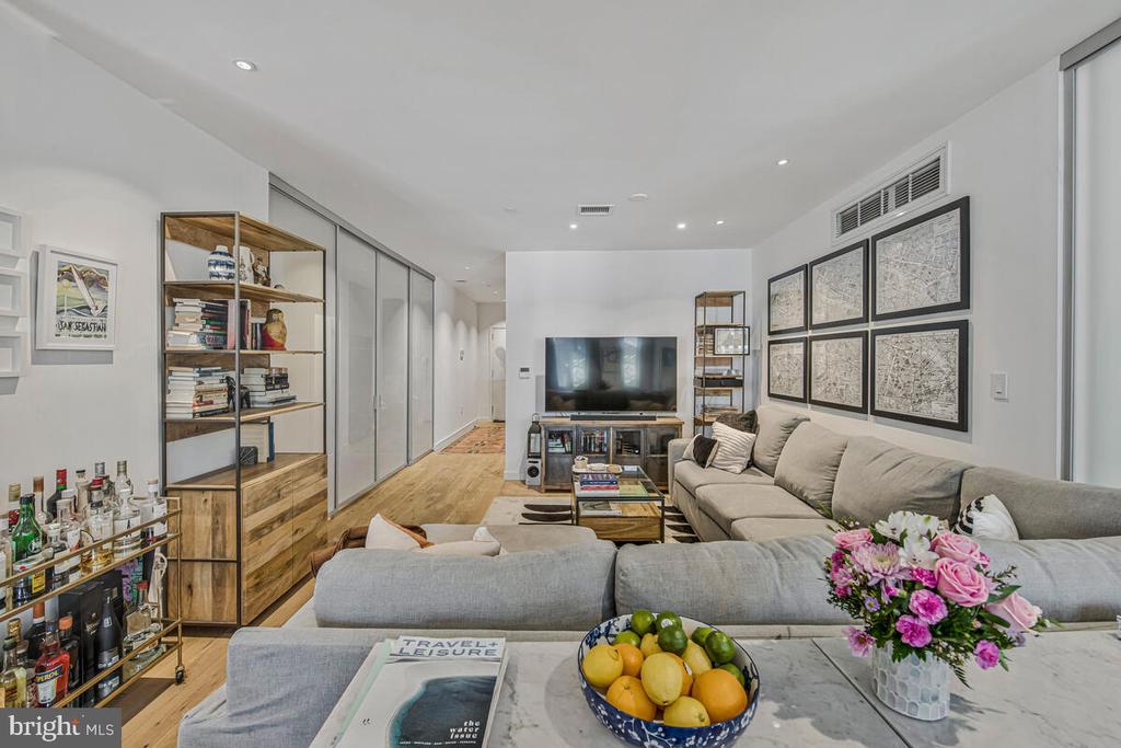 1932 9TH STREET NW Unit: R302