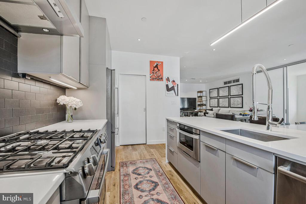 1932 9TH STREET NW Unit: R302