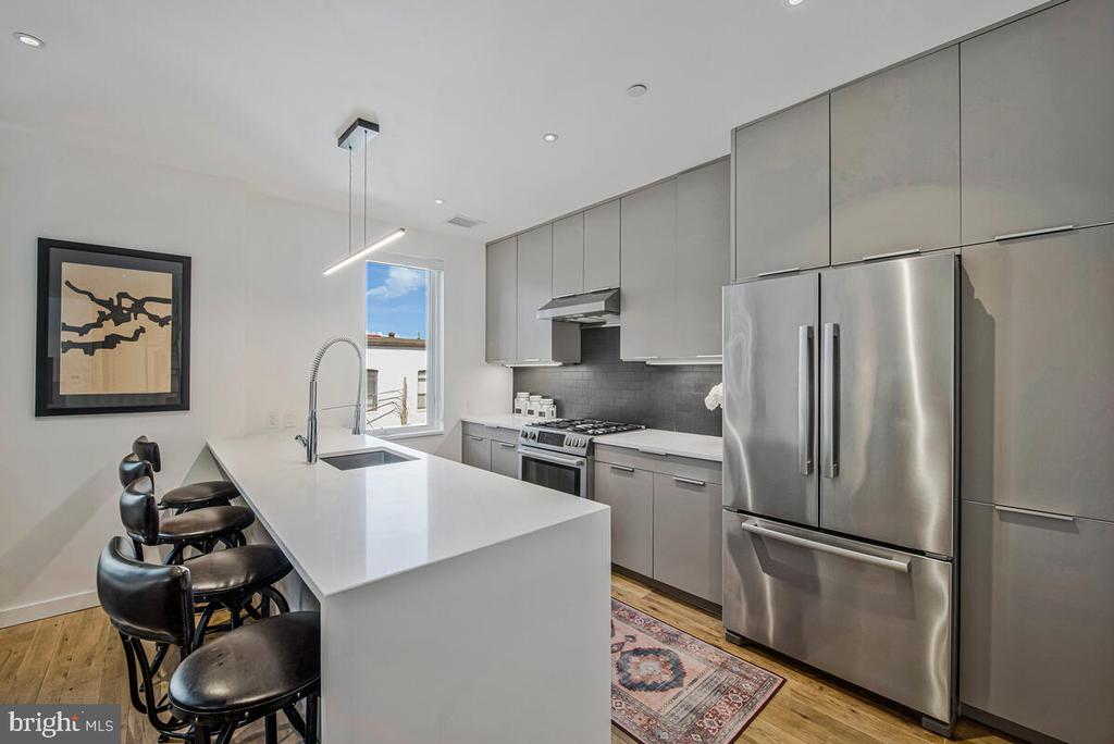 1932 9TH STREET NW Unit: R302