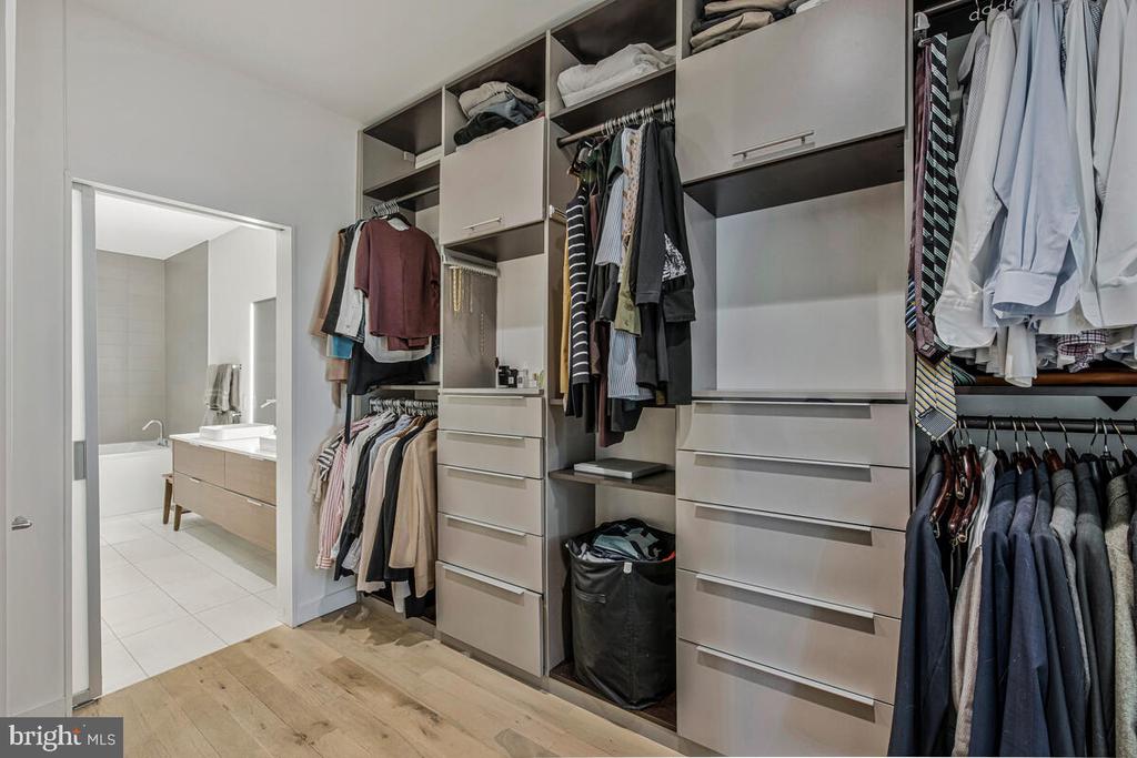 1932 9TH STREET NW Unit: R302
