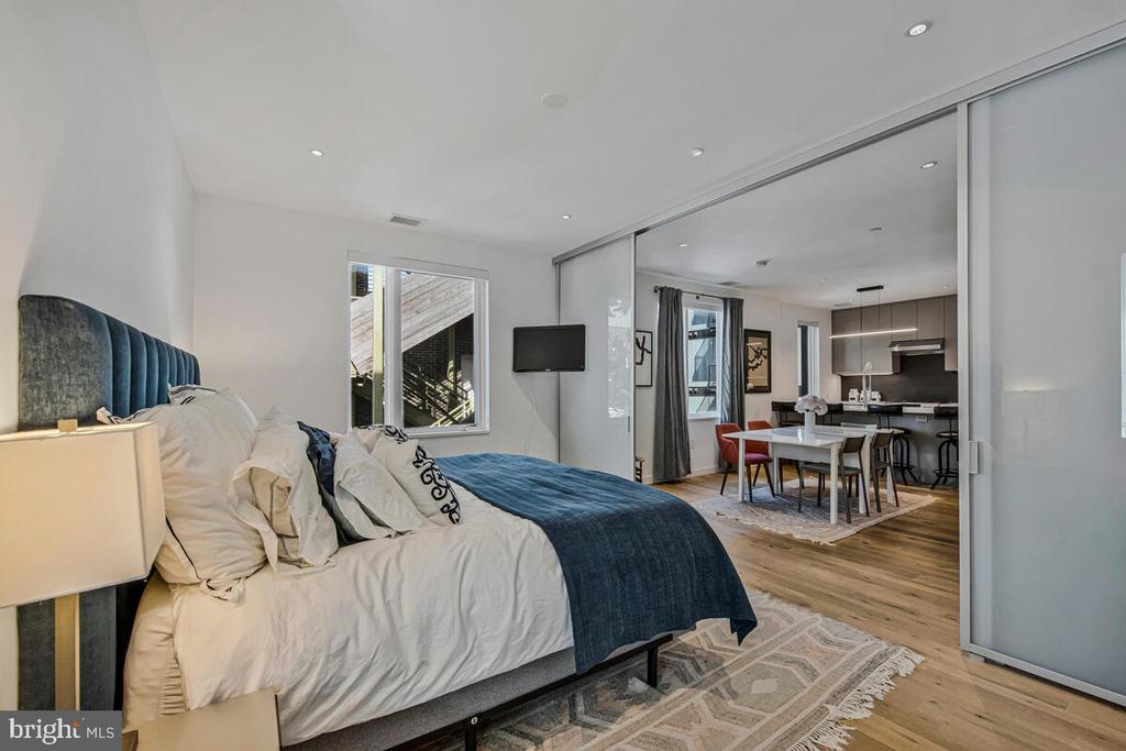 1932 9TH STREET NW Unit: R302