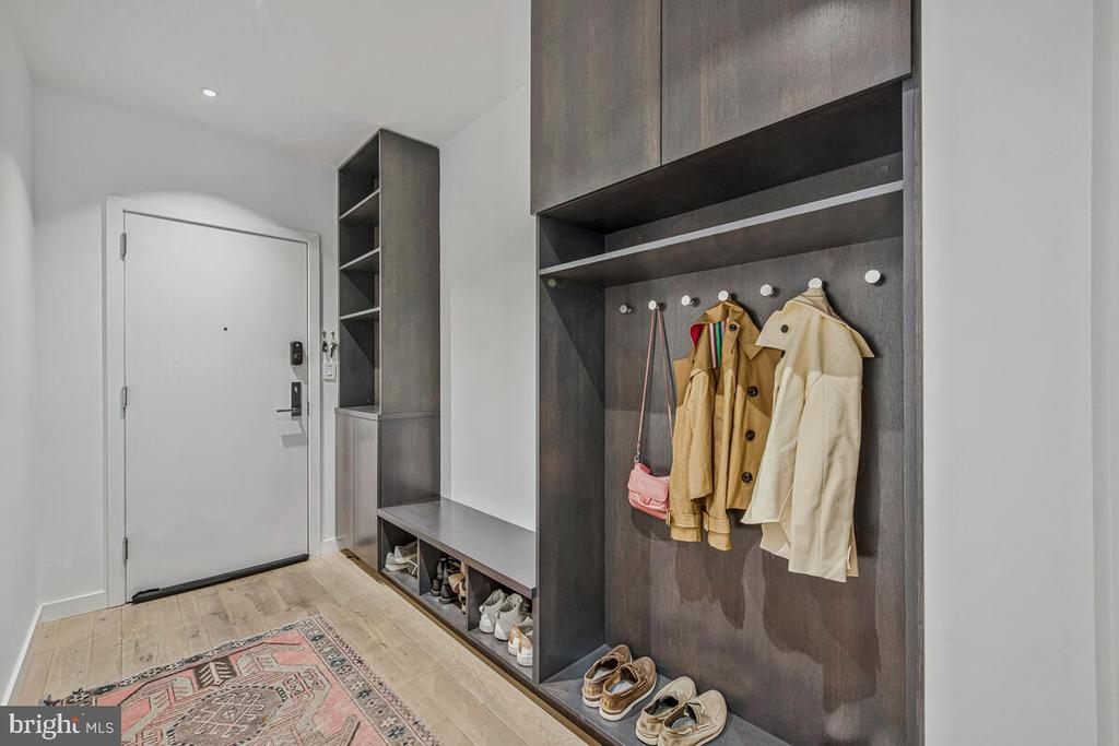 1932 9TH STREET NW Unit: R302