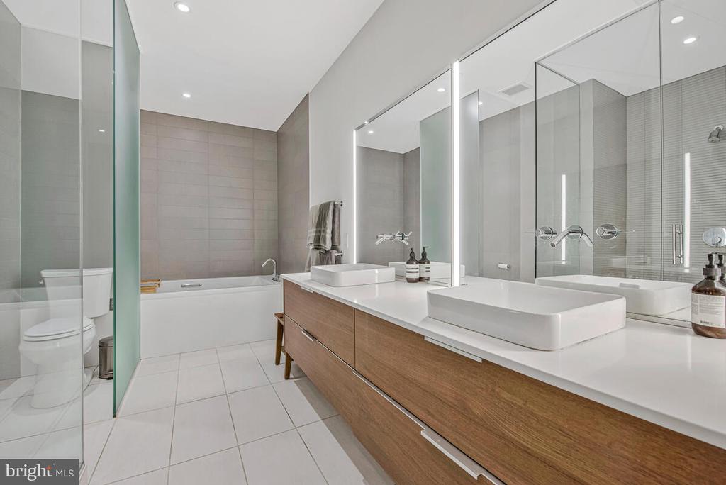 1932 9TH STREET NW Unit: R302