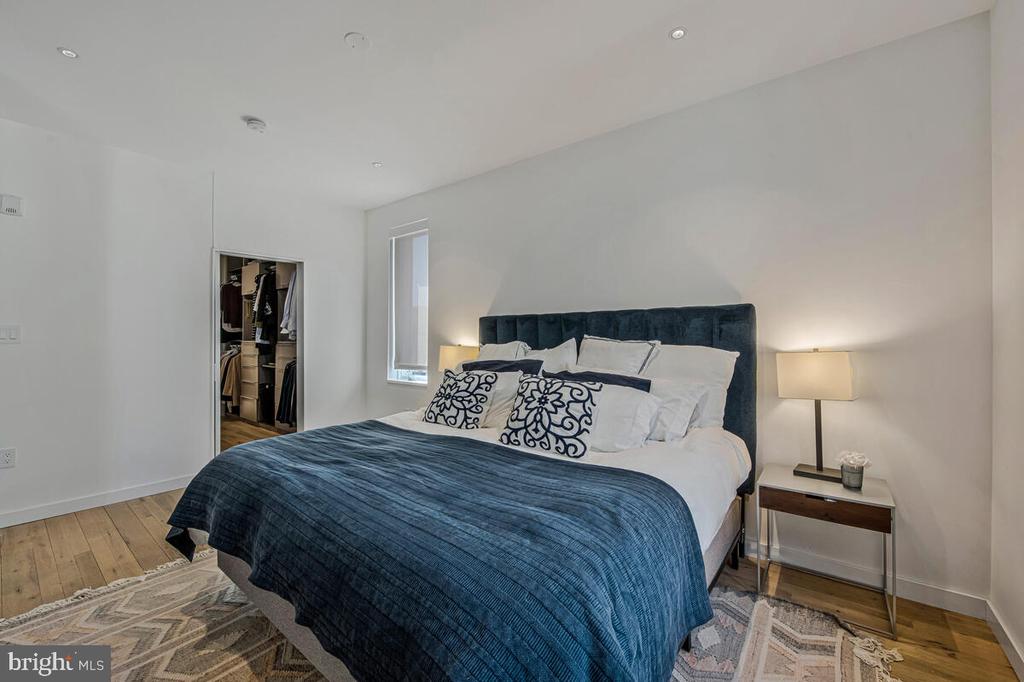 1932 9TH STREET NW Unit: R302
