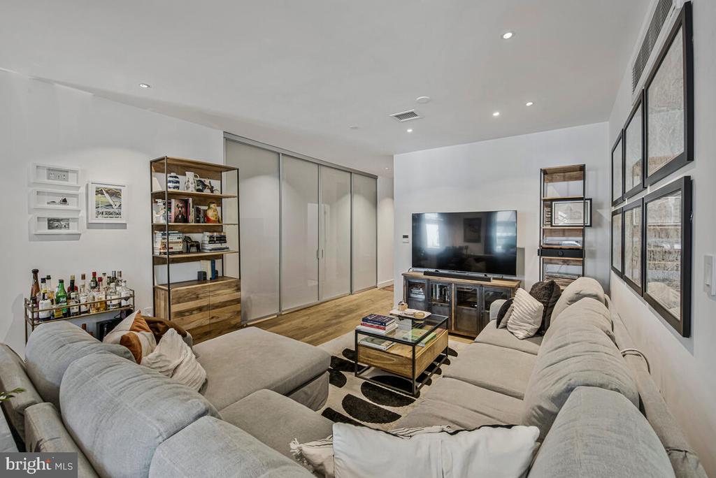 1932 9TH STREET NW Unit: R302
