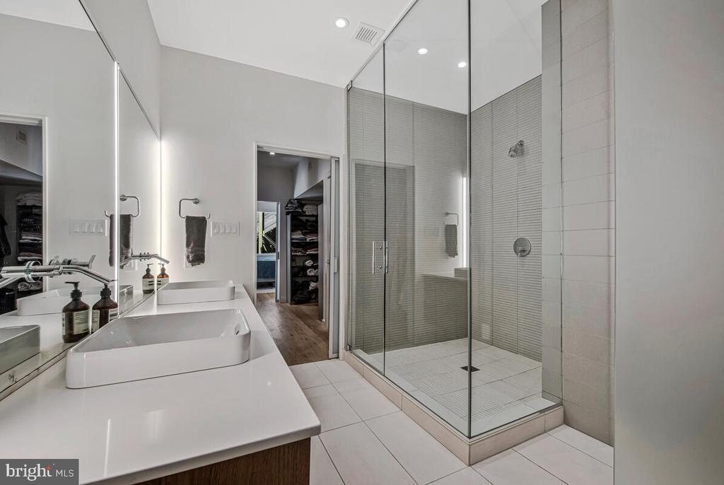 1932 9TH STREET NW Unit: R302