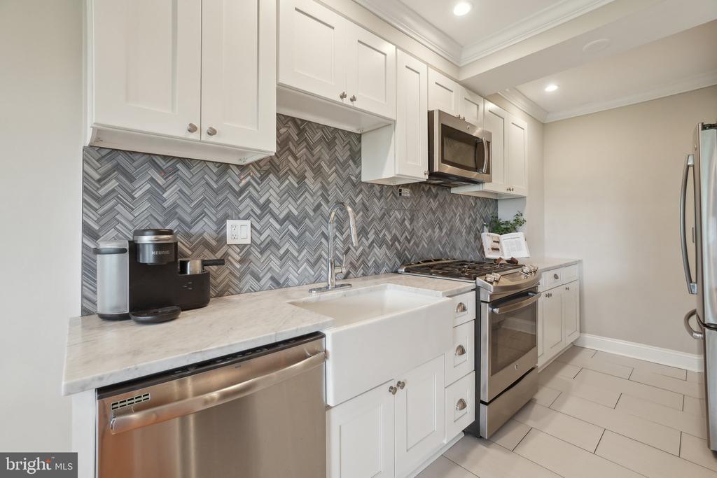 4201 CATHEDRAL AVENUE NW Unit: 1009W