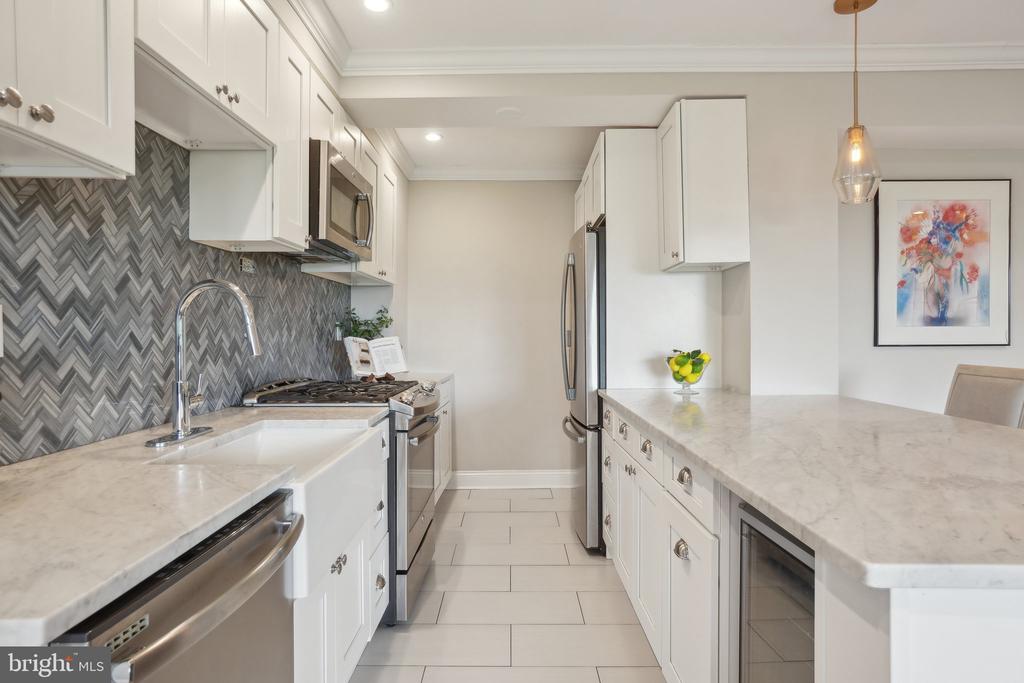 4201 CATHEDRAL AVENUE NW Unit: 1009W