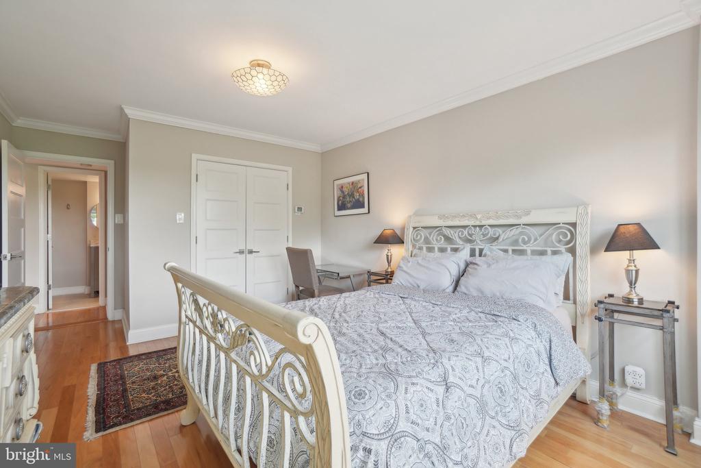 4201 CATHEDRAL AVENUE NW Unit: 1009W