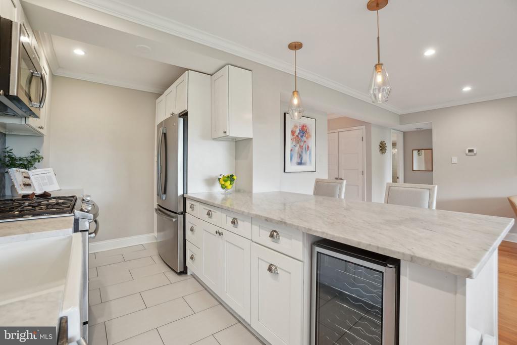 4201 CATHEDRAL AVENUE NW Unit: 1009W