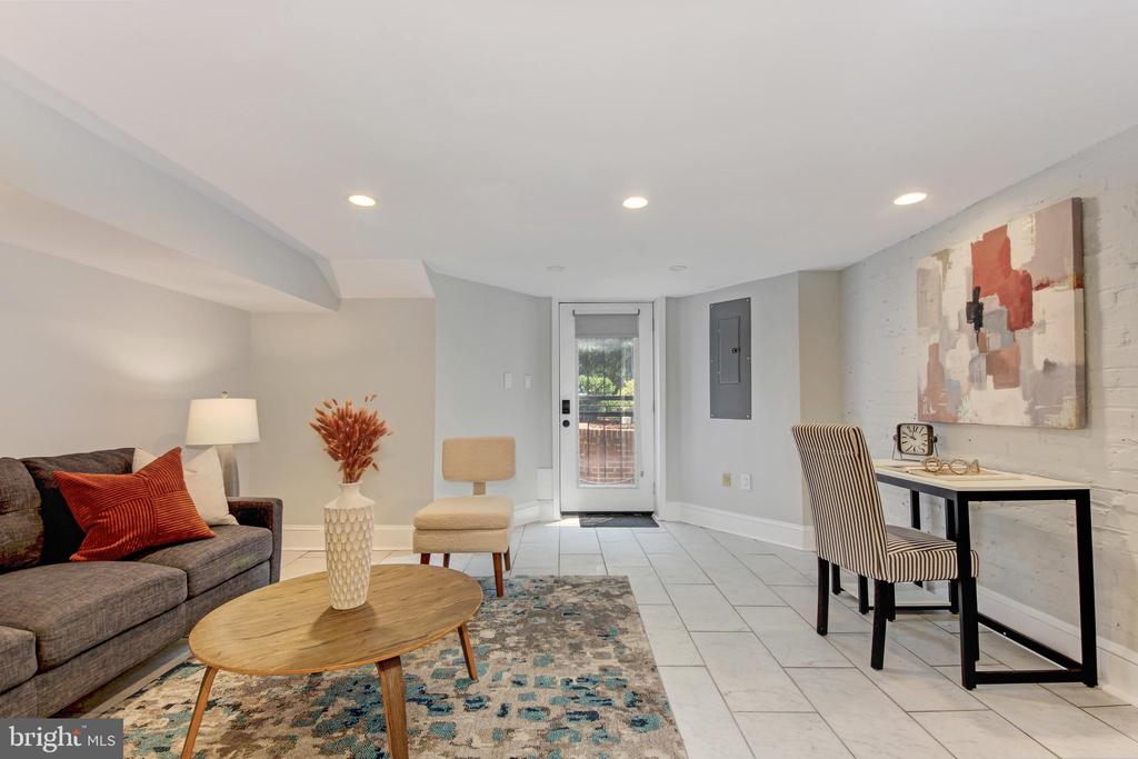 644 5TH STREET NE