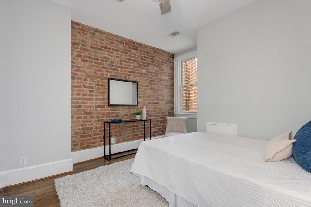 644 5TH STREET NE