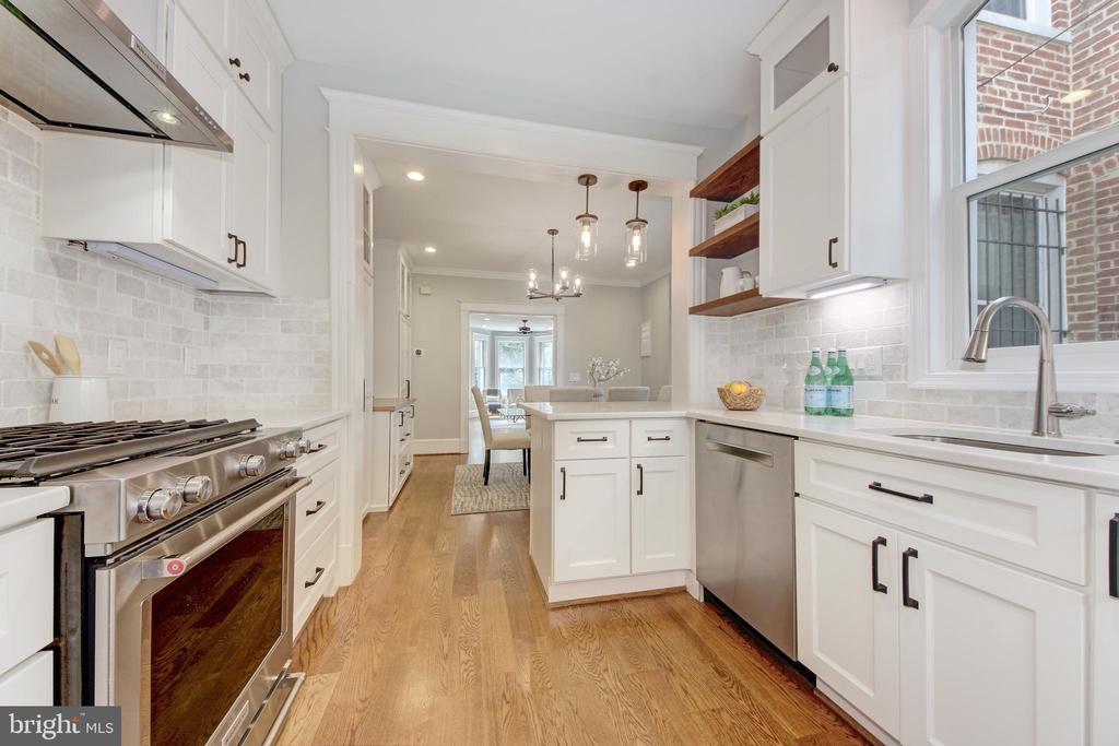 644 5TH STREET NE