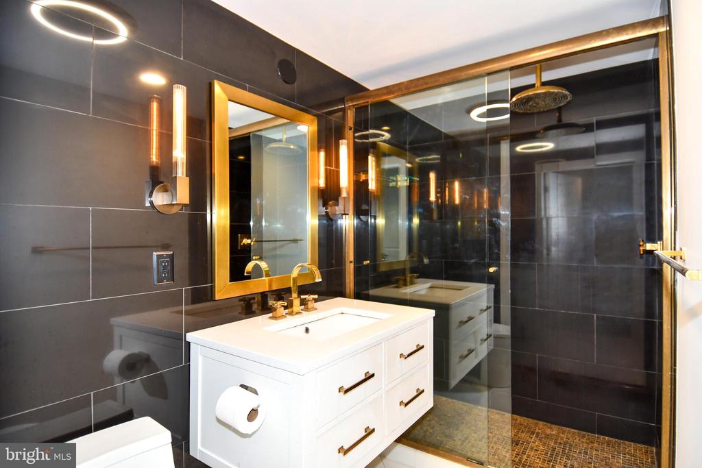 777 7TH STREET NW Unit: 904