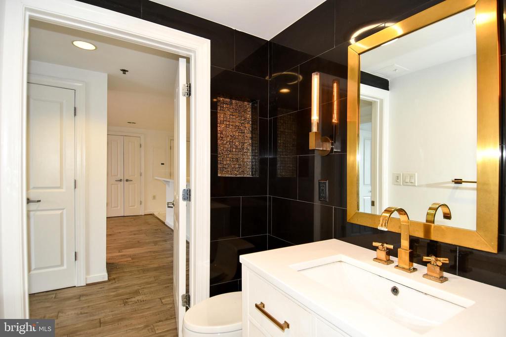 777 7TH STREET NW Unit: 904