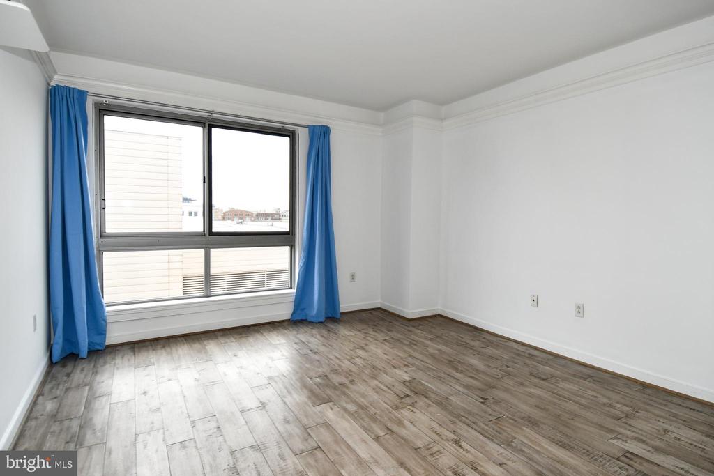 777 7TH STREET NW Unit: 904