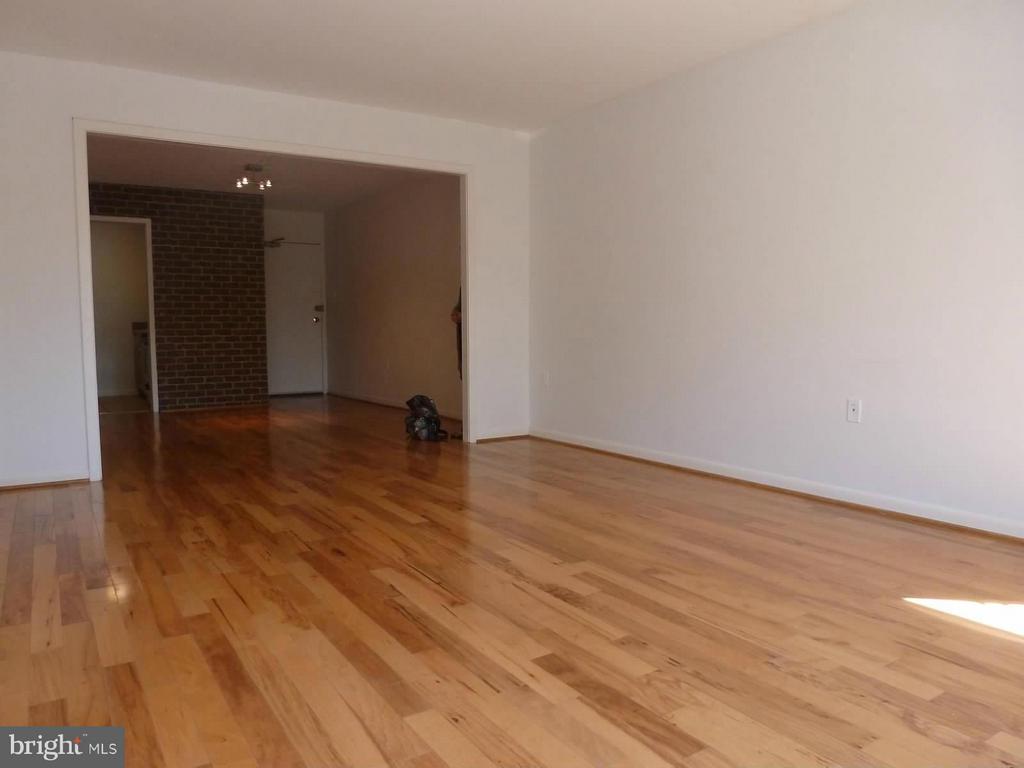 2711 ORDWAY STREET NW Unit: 200